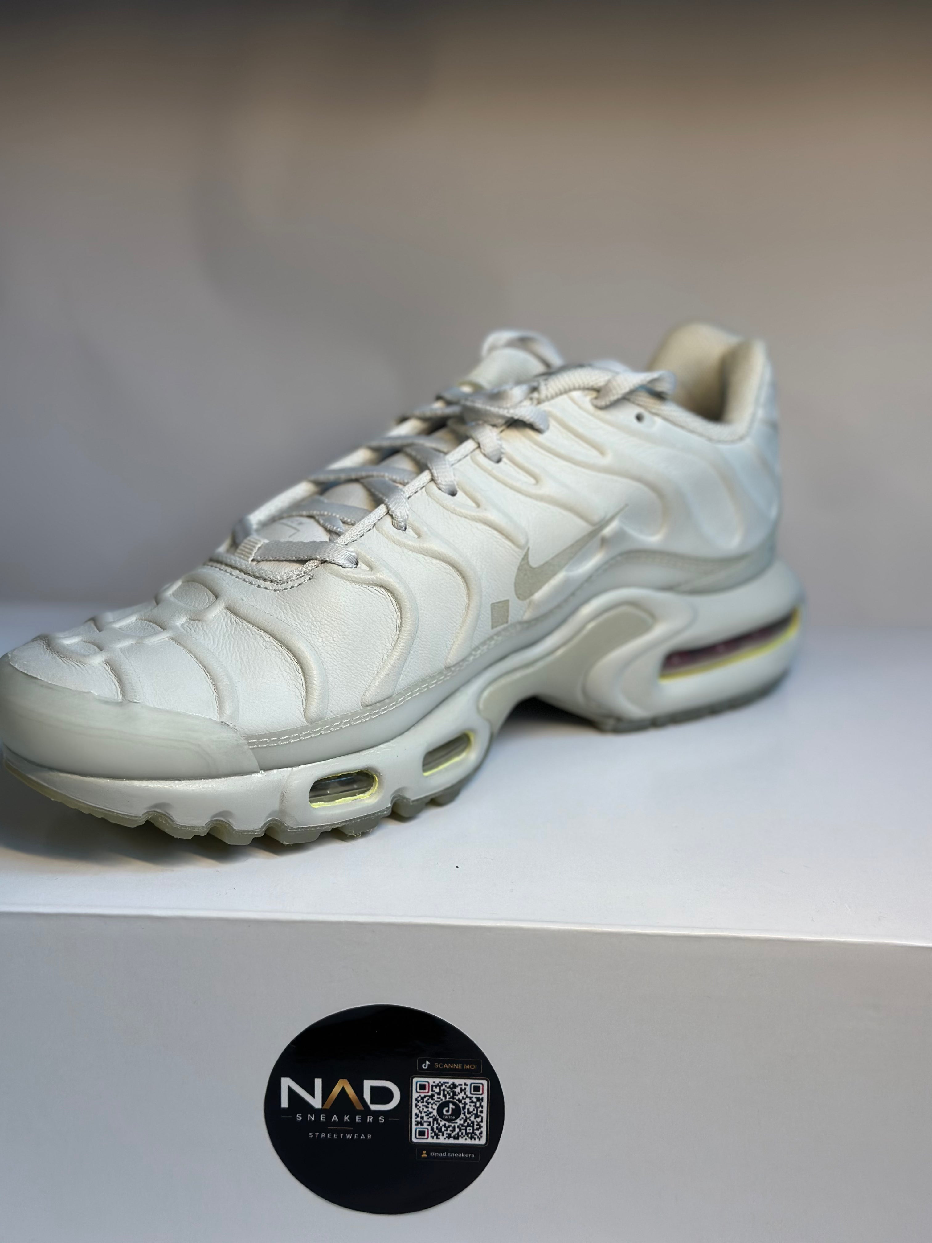 Nike Air Max Plus TN A-COLD-WALL blanche - vue 1