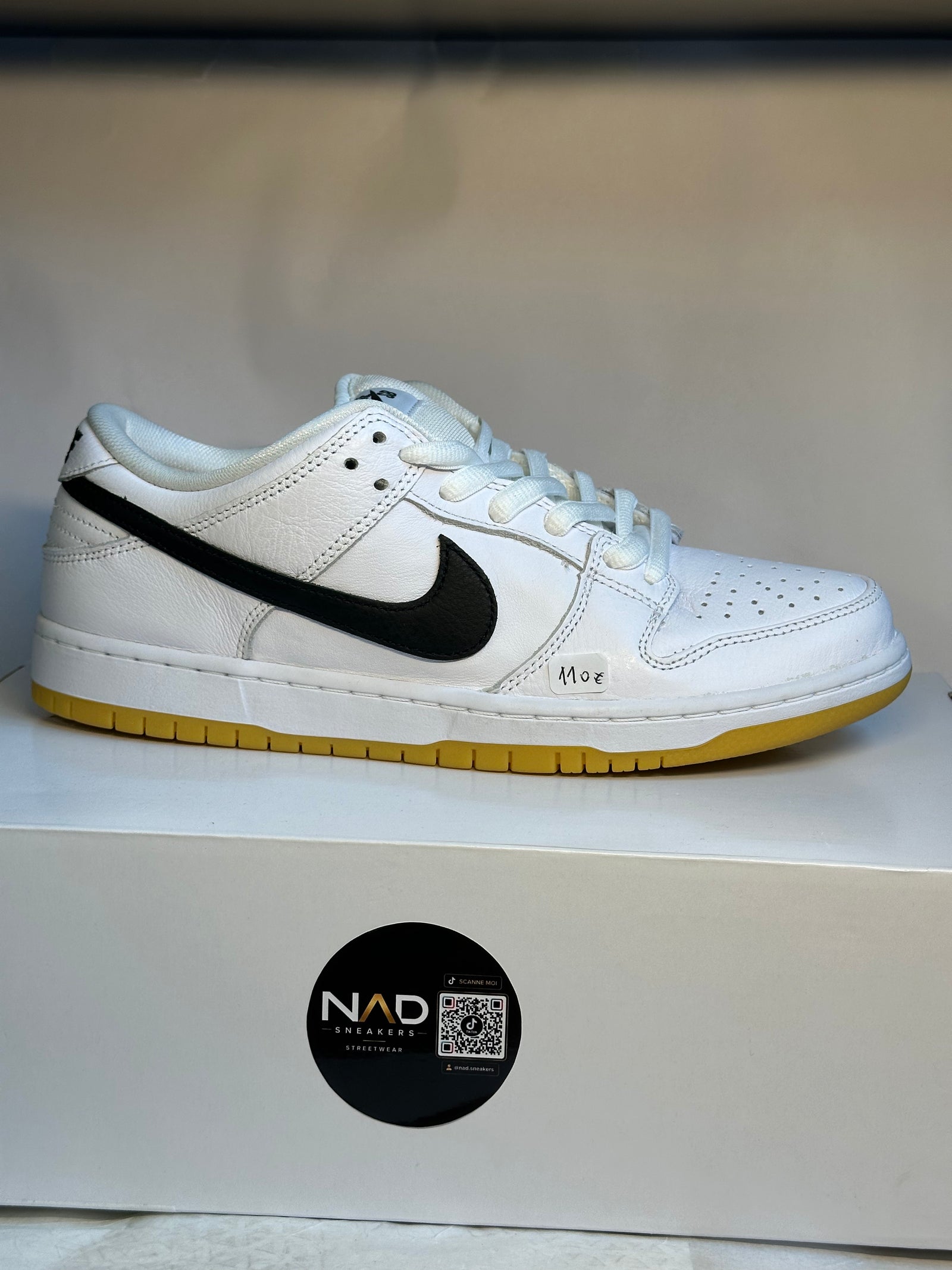 Nike SB Dunk Low White Gum - profil pointant vers la droite