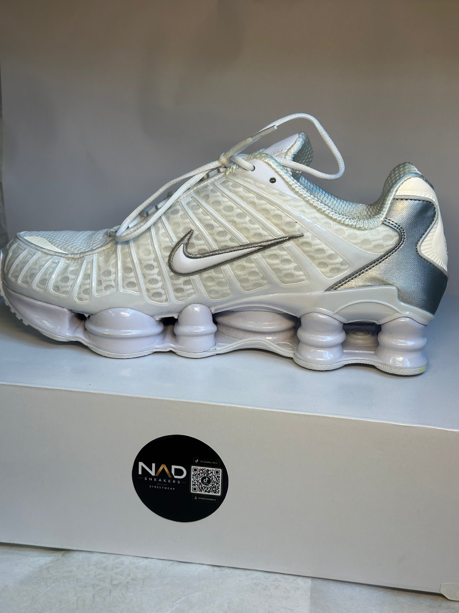 Nike Shox TL blanche et argentée - vue 4