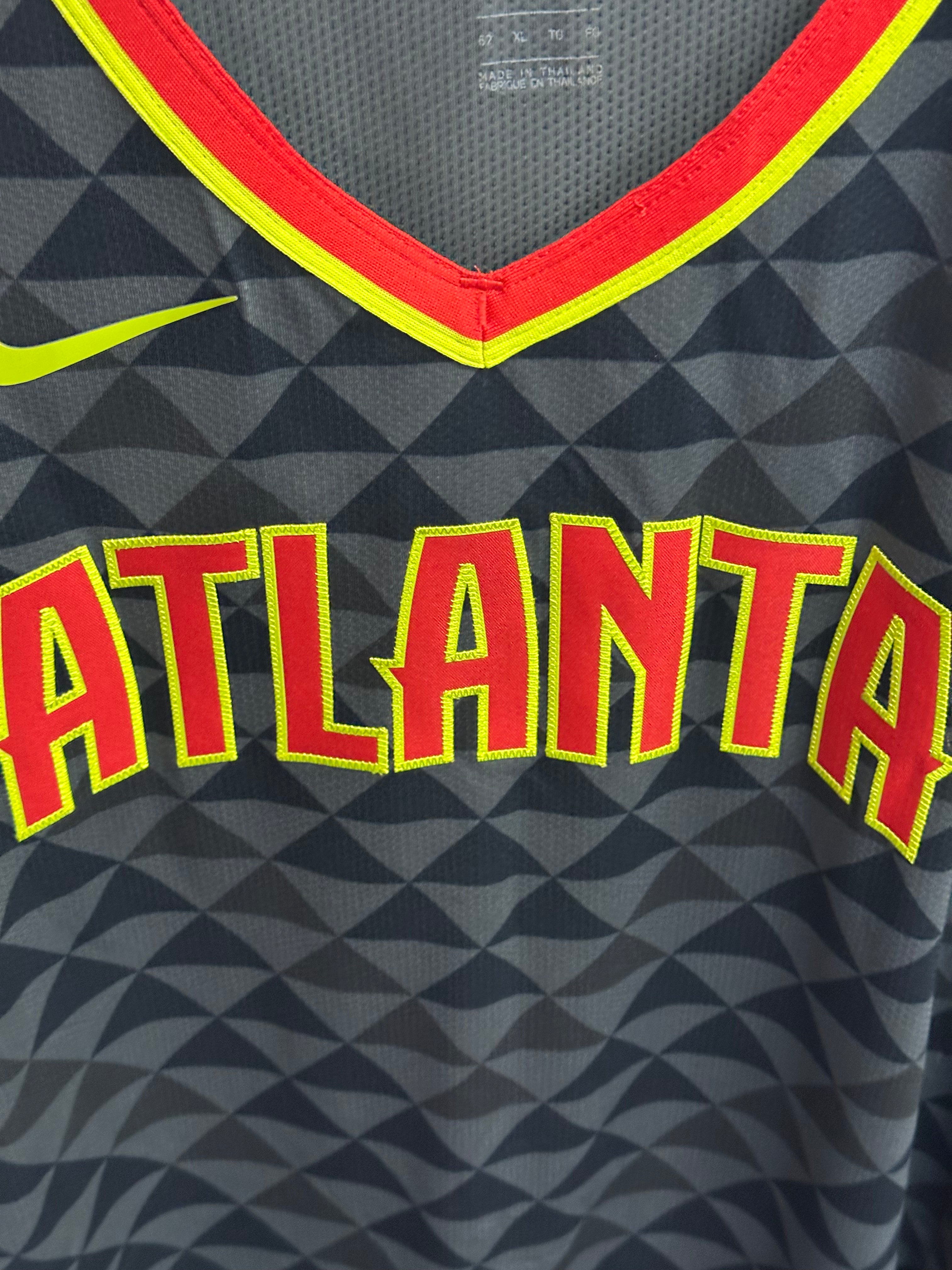 Nike Atlanta Hawks noir et gris à motifs géométriques - détail