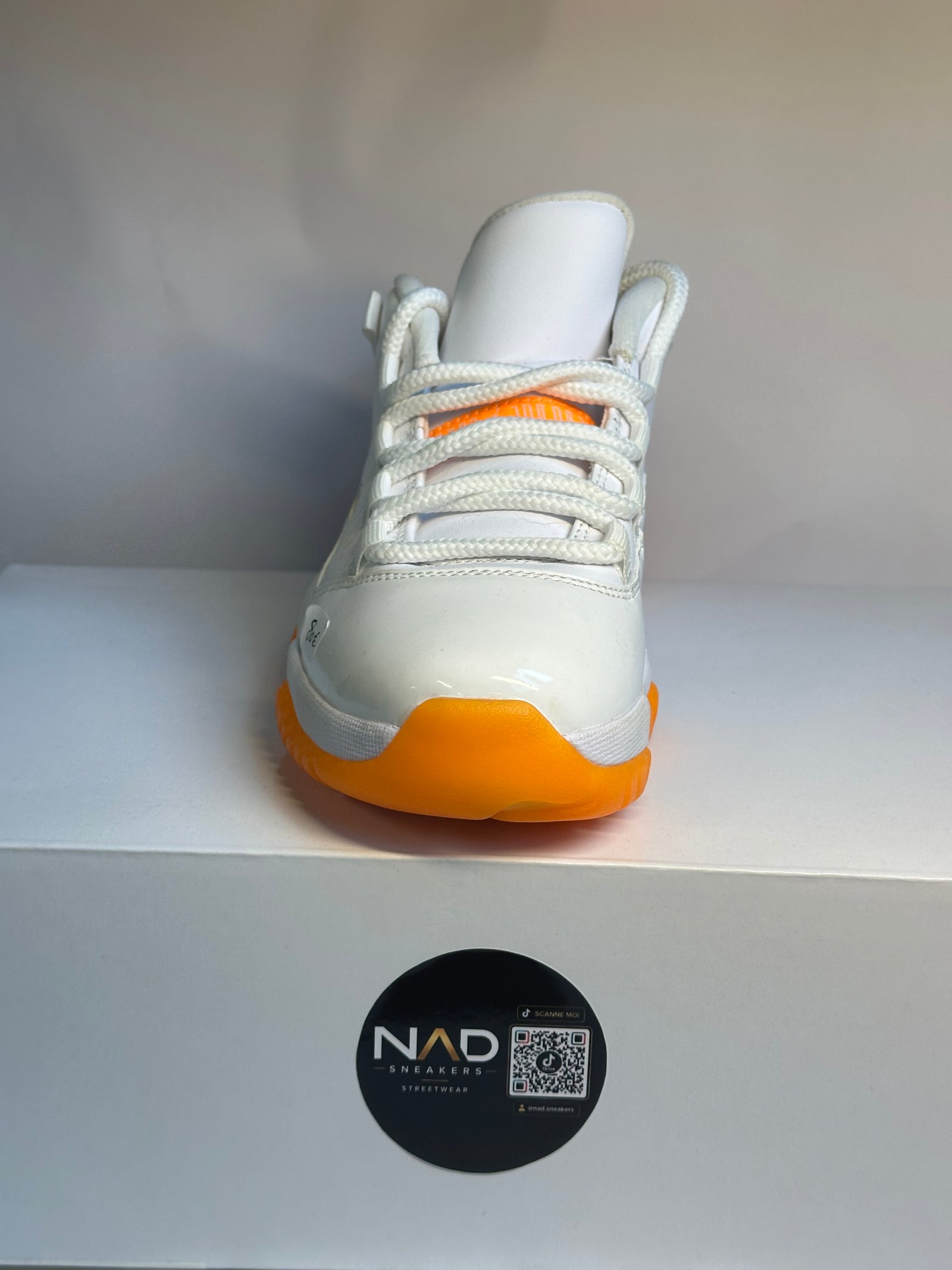 Air Jordan 11 Retro Low Bright Citrus - face