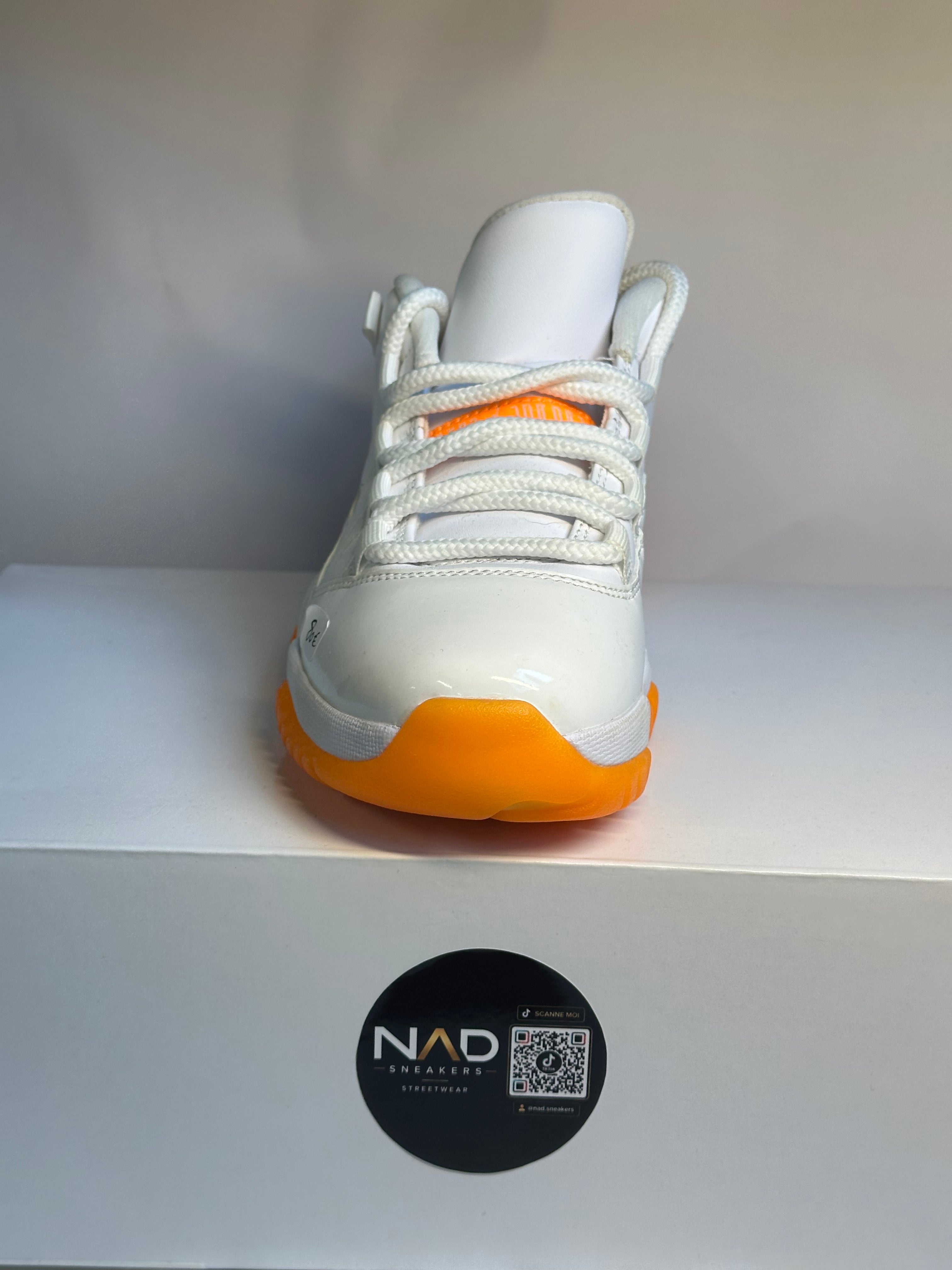 Air Jordan 11 Retro Low Bright Citrus - face
