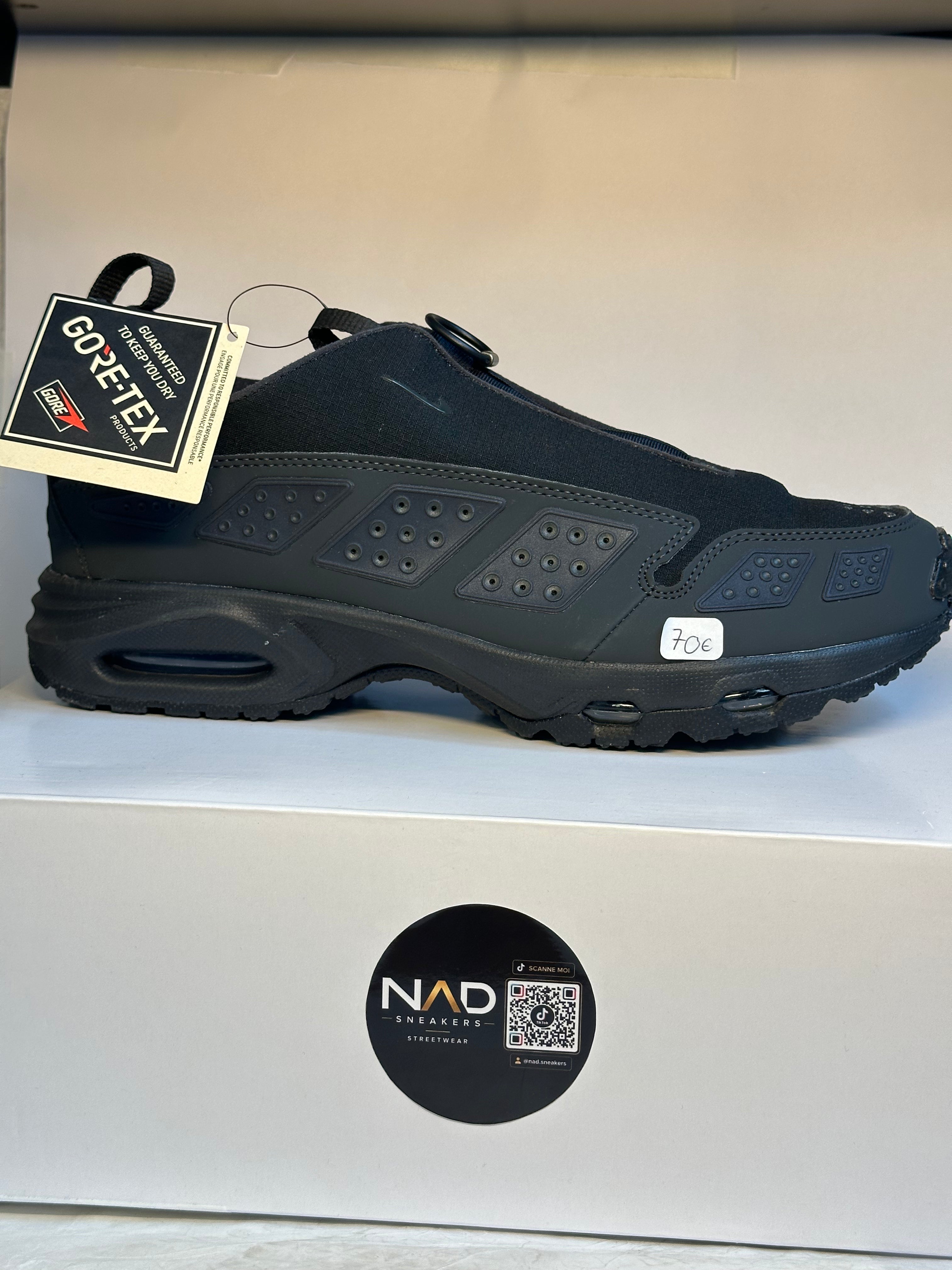 Nike Air Max SNDR GORE-TEX noire - profil vers la droite