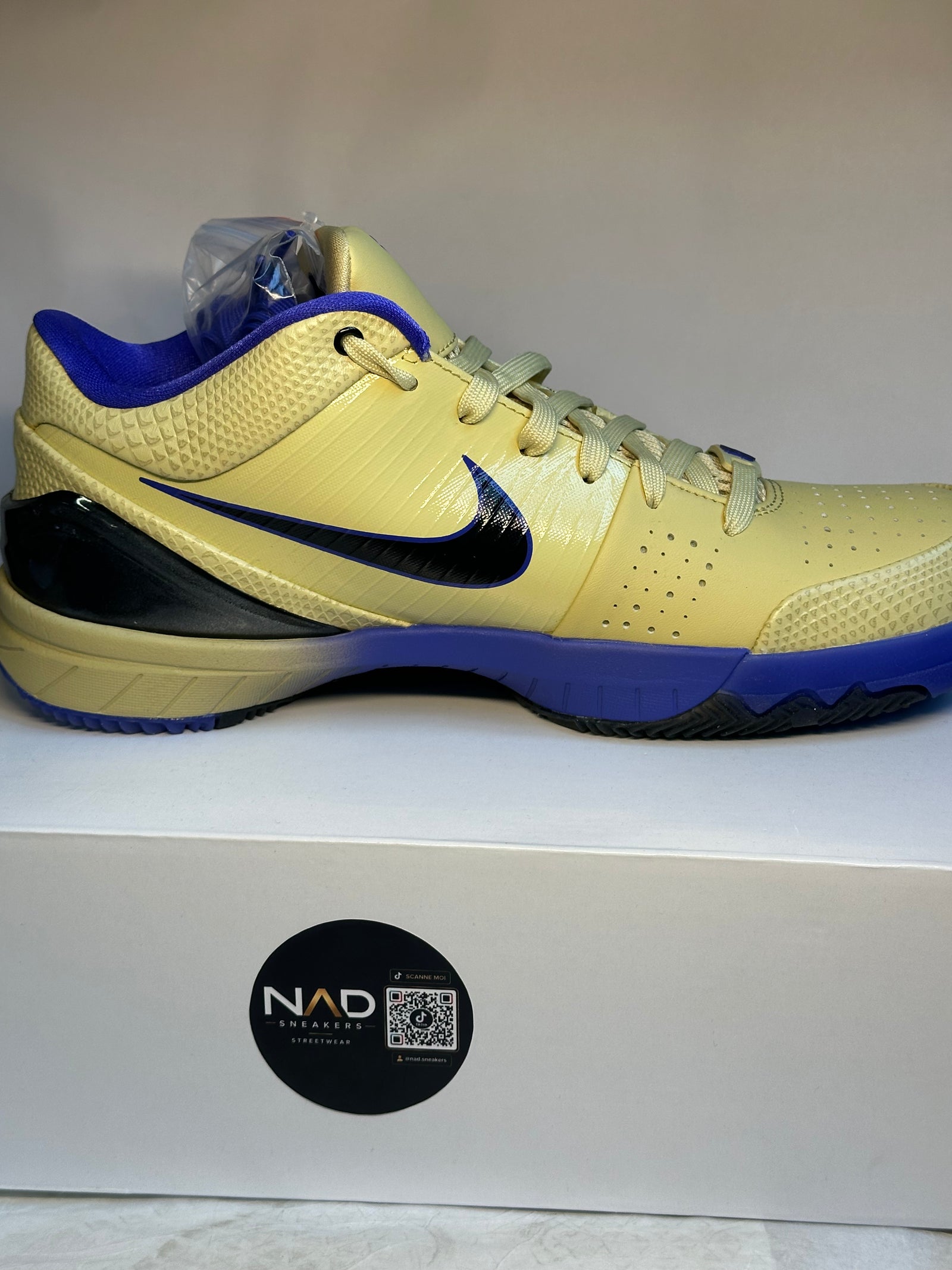 Nike Kobe 4 Protro jaune et bleue - dos