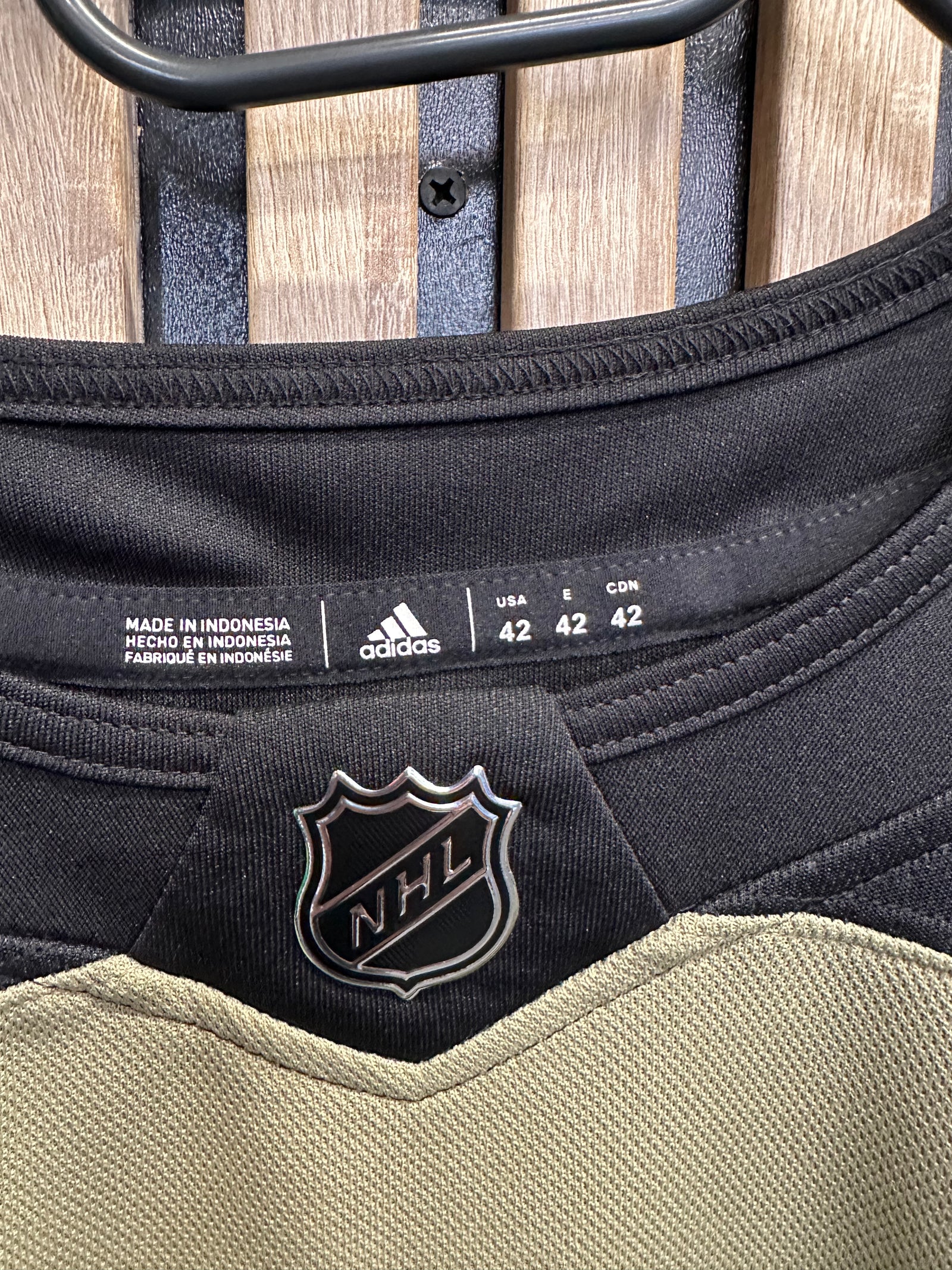 Adidas New York Rangers kaki et noir - étiquette de taille