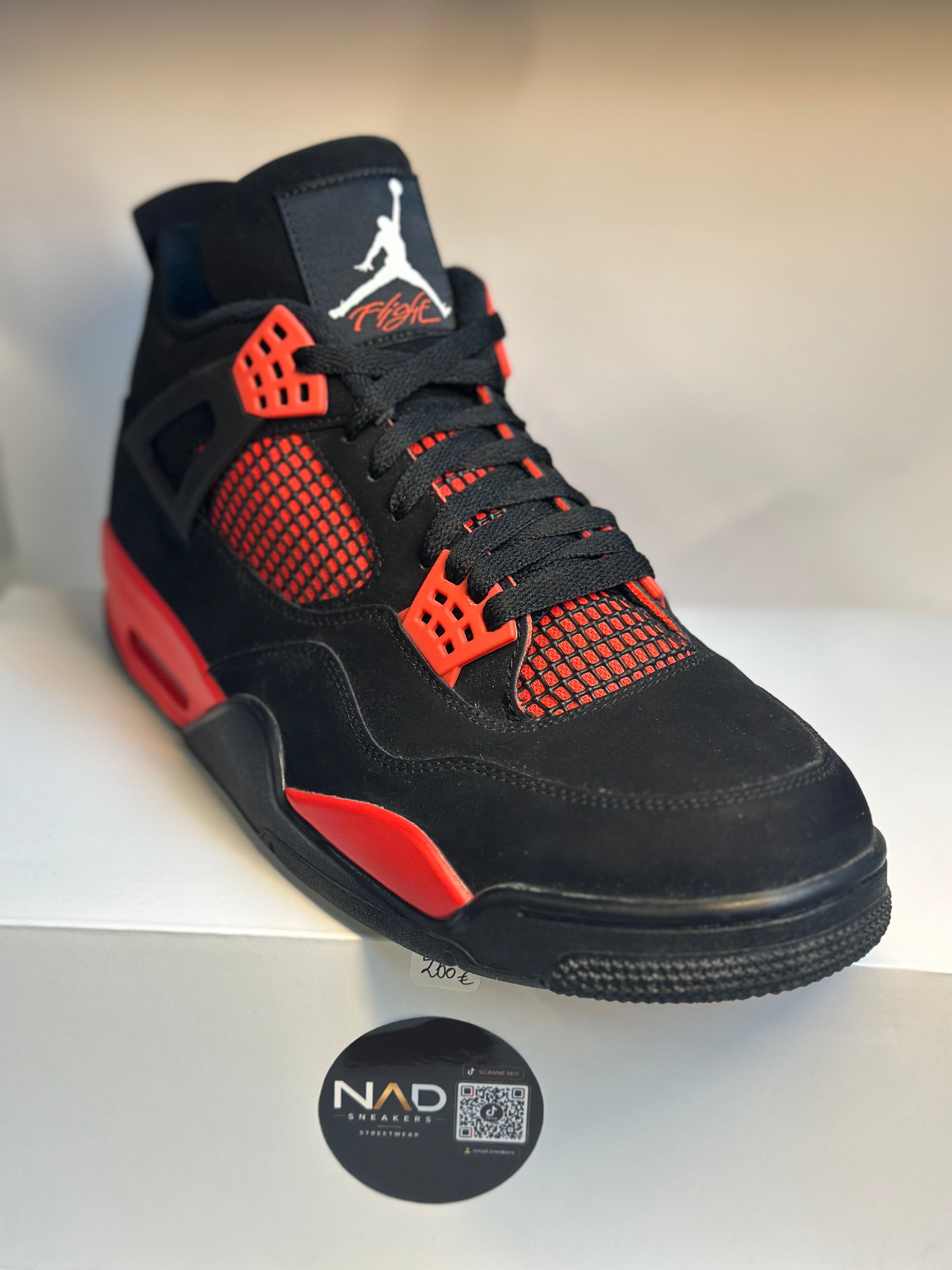 Air Jordan 4 noire et rouge - vue 2