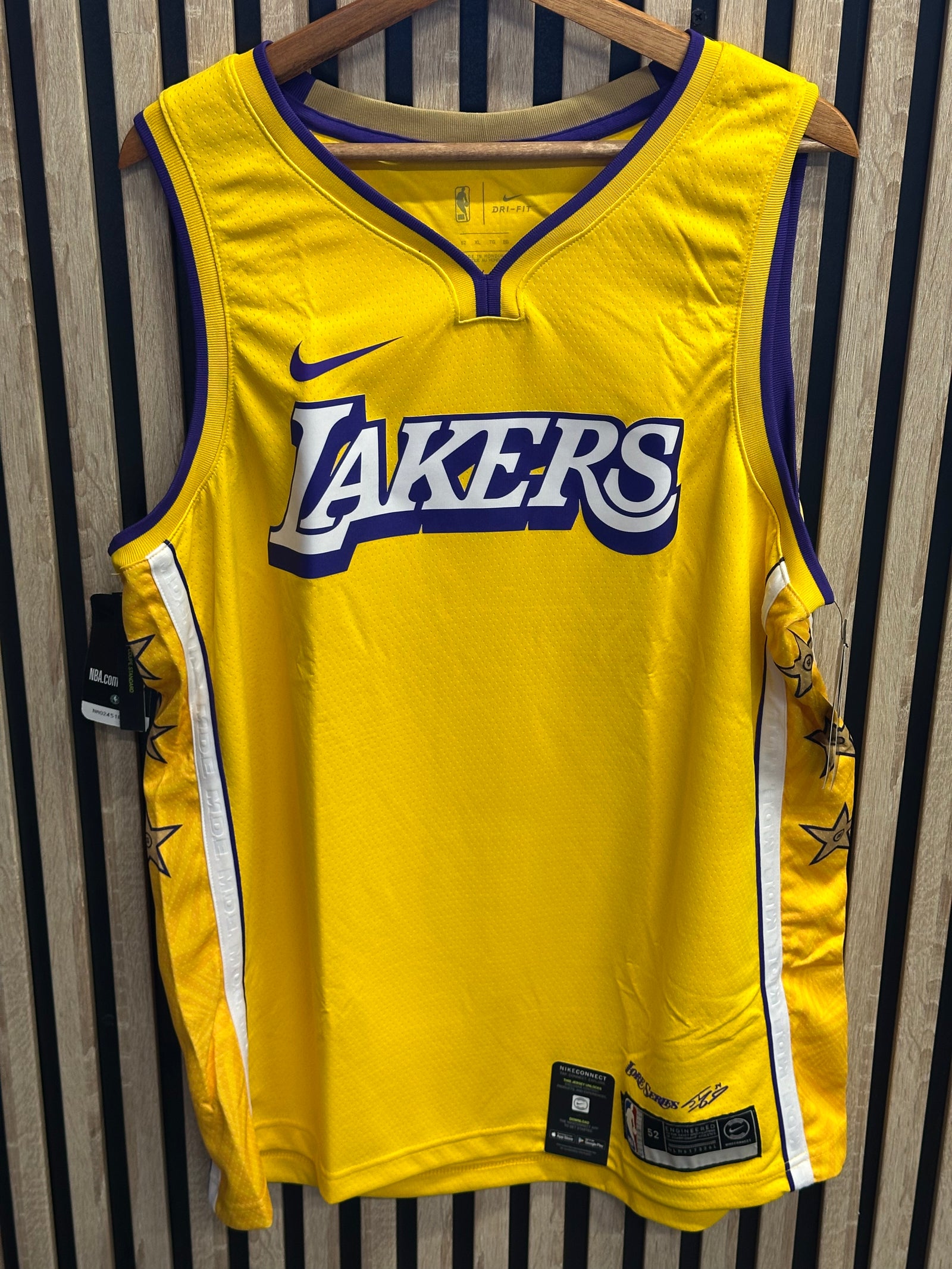 Nike Los Angeles Lakers jaune et violet - vue avant