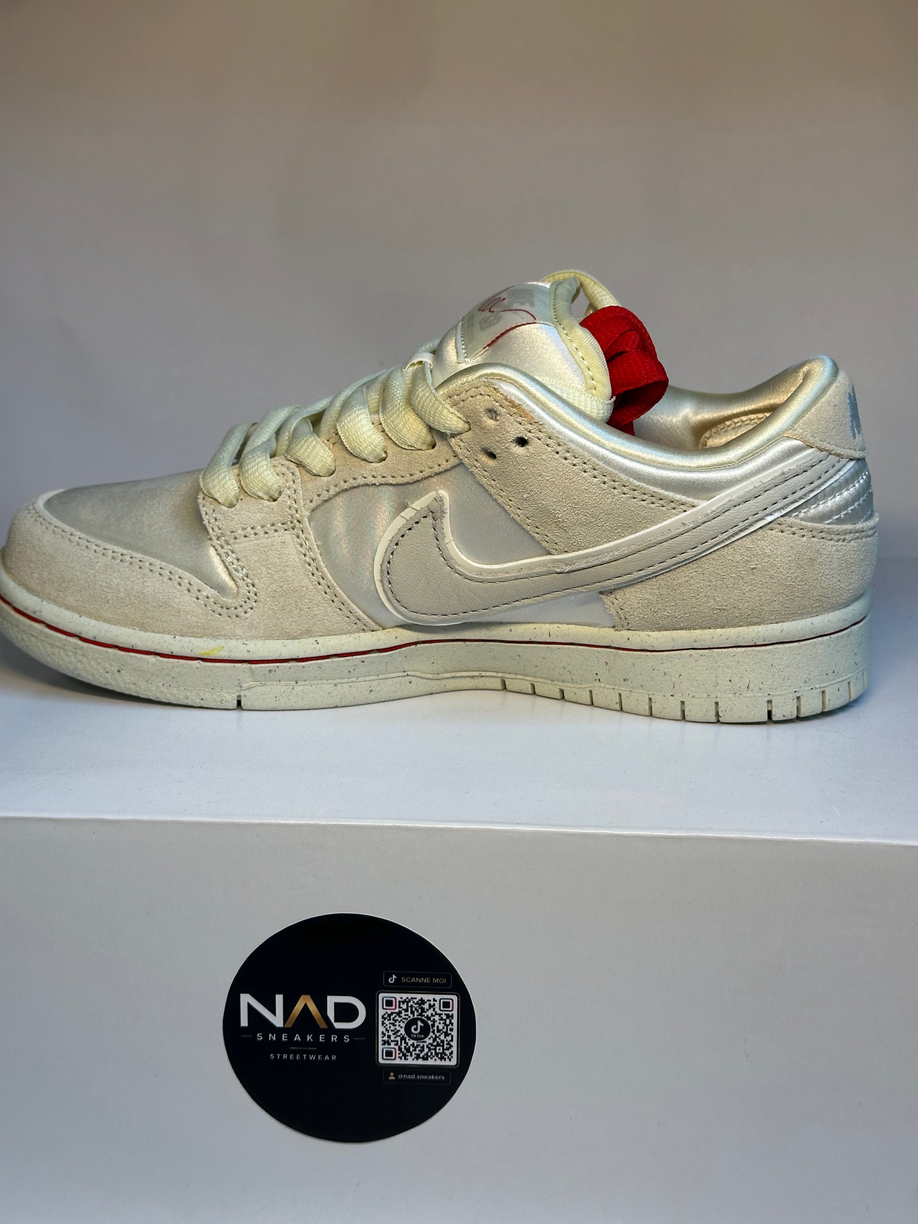 Nike SB Dunk Low City of Love crème - autre côté