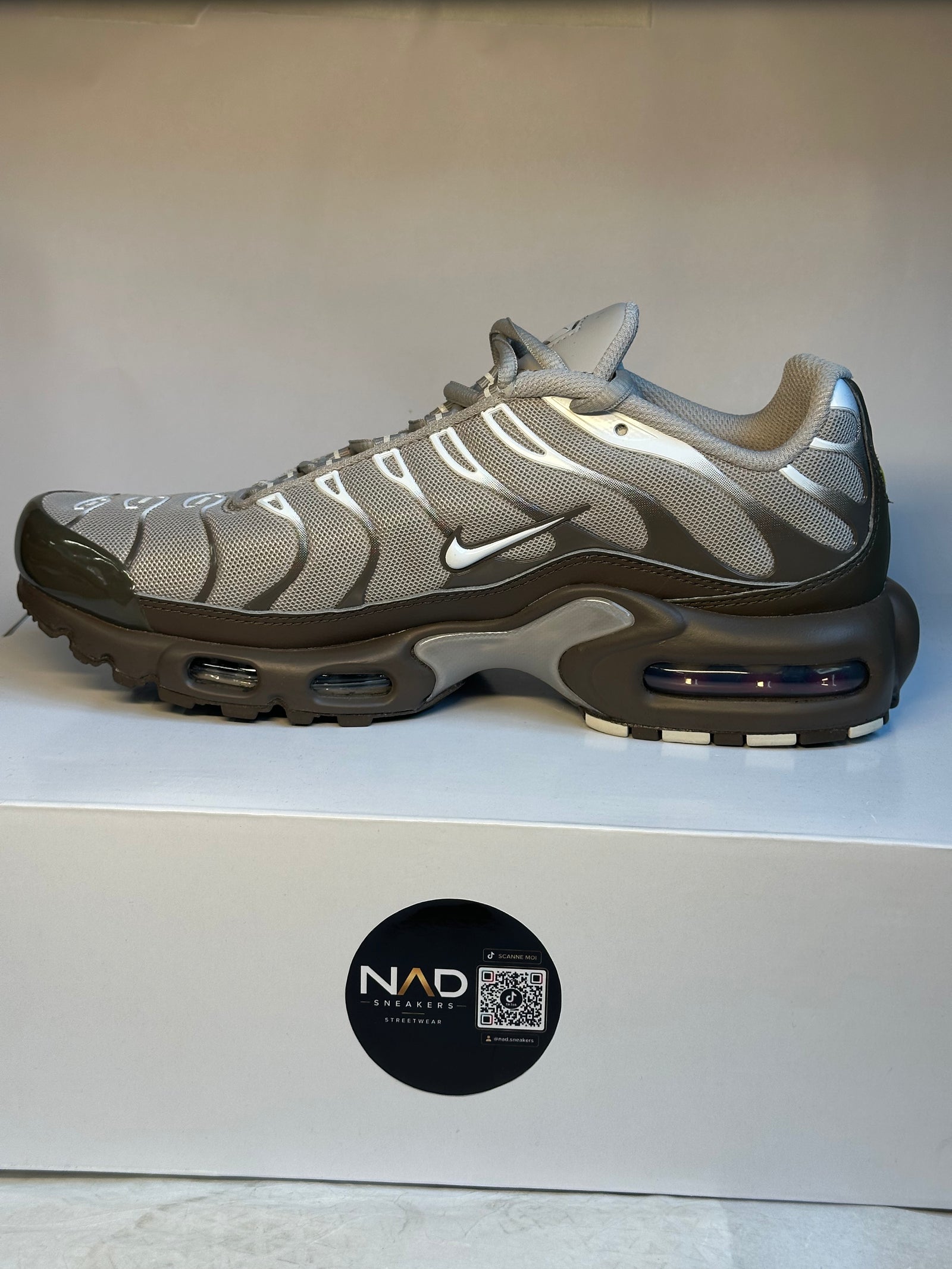 Nike Air Max Plus TN marron et grise - autre côté