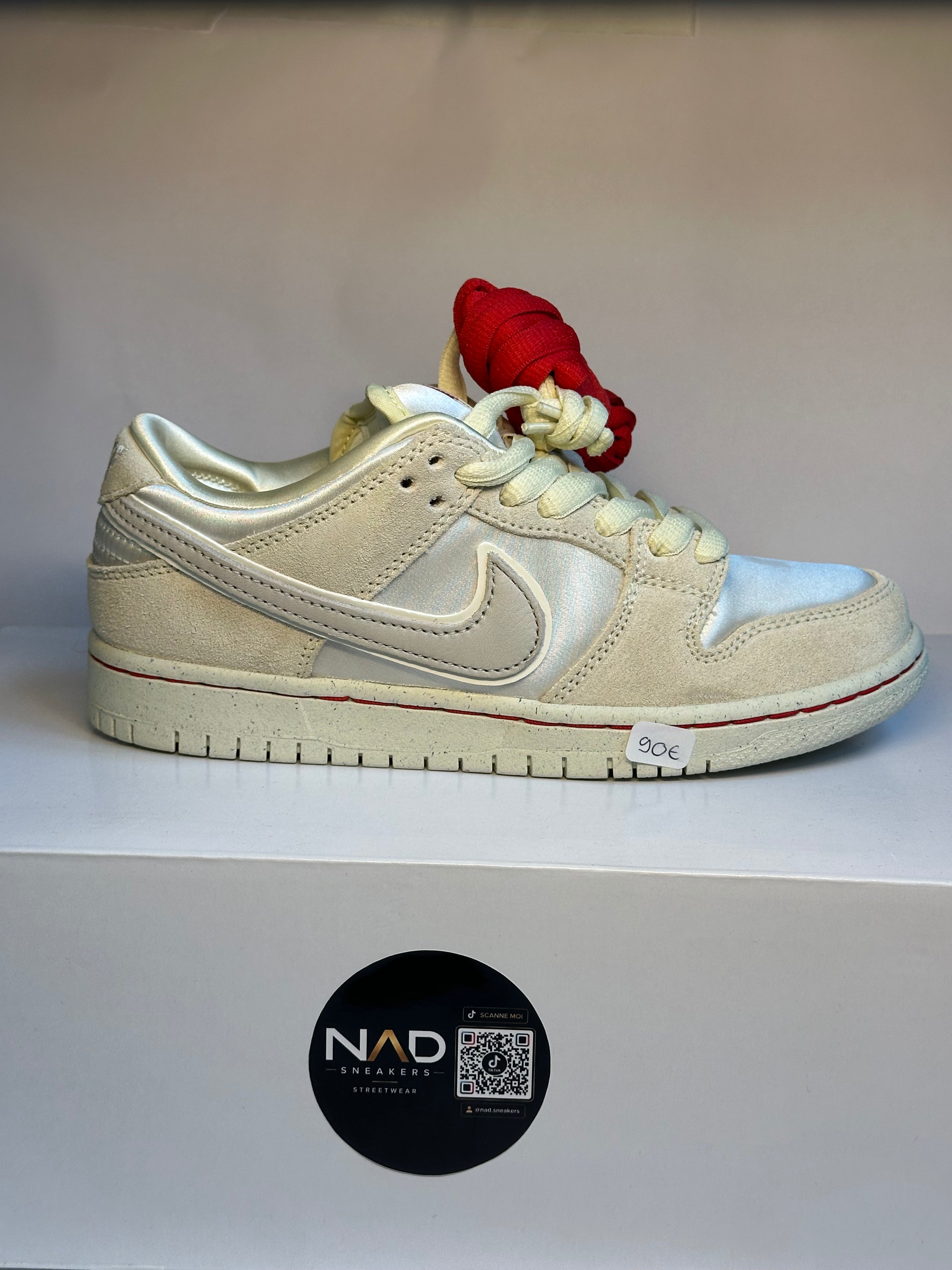 Nike SB Dunk Low City of Love crème - profil vers la droite
