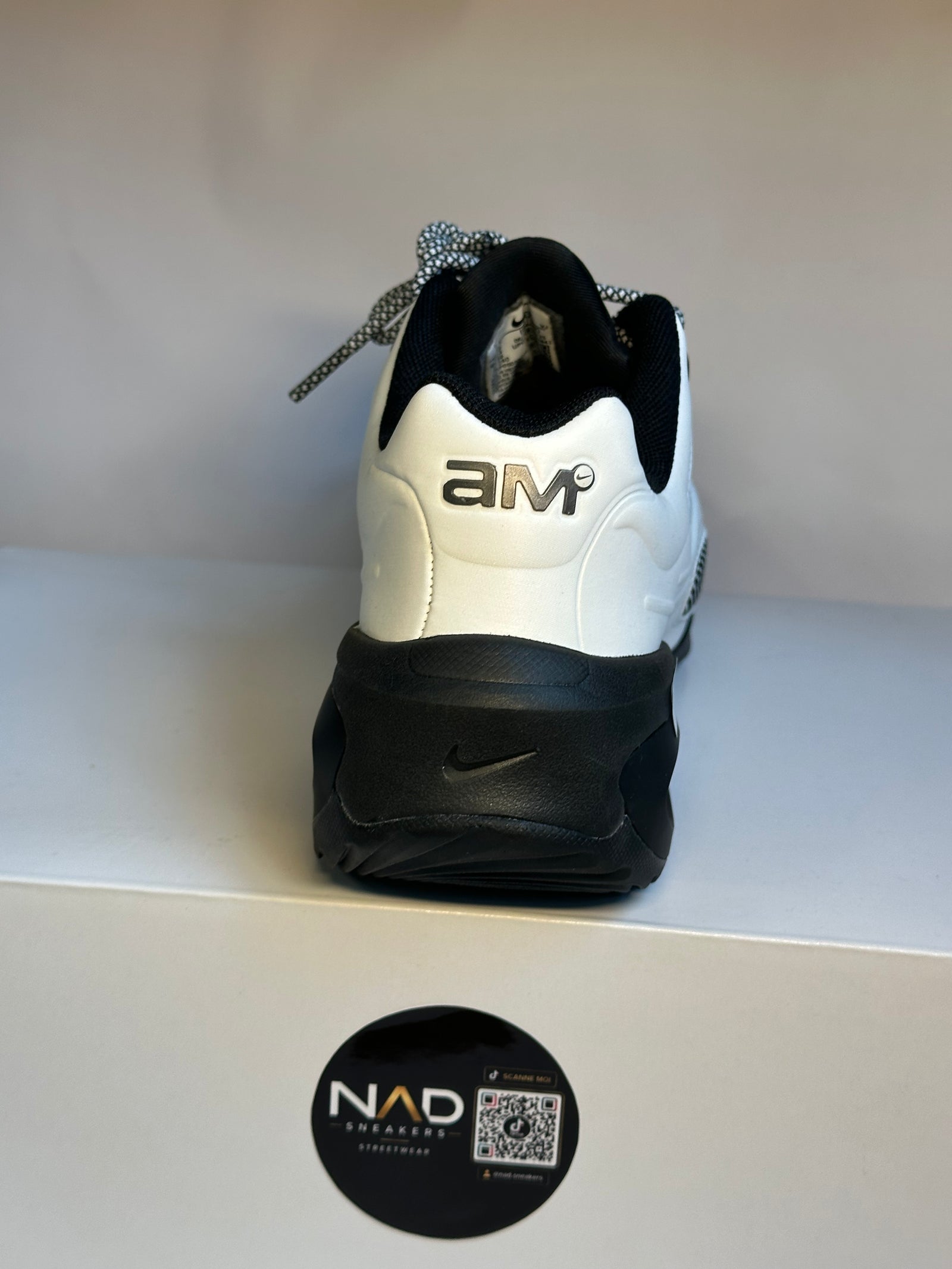 Nike Air Max Muse blanche et noire - vue 2