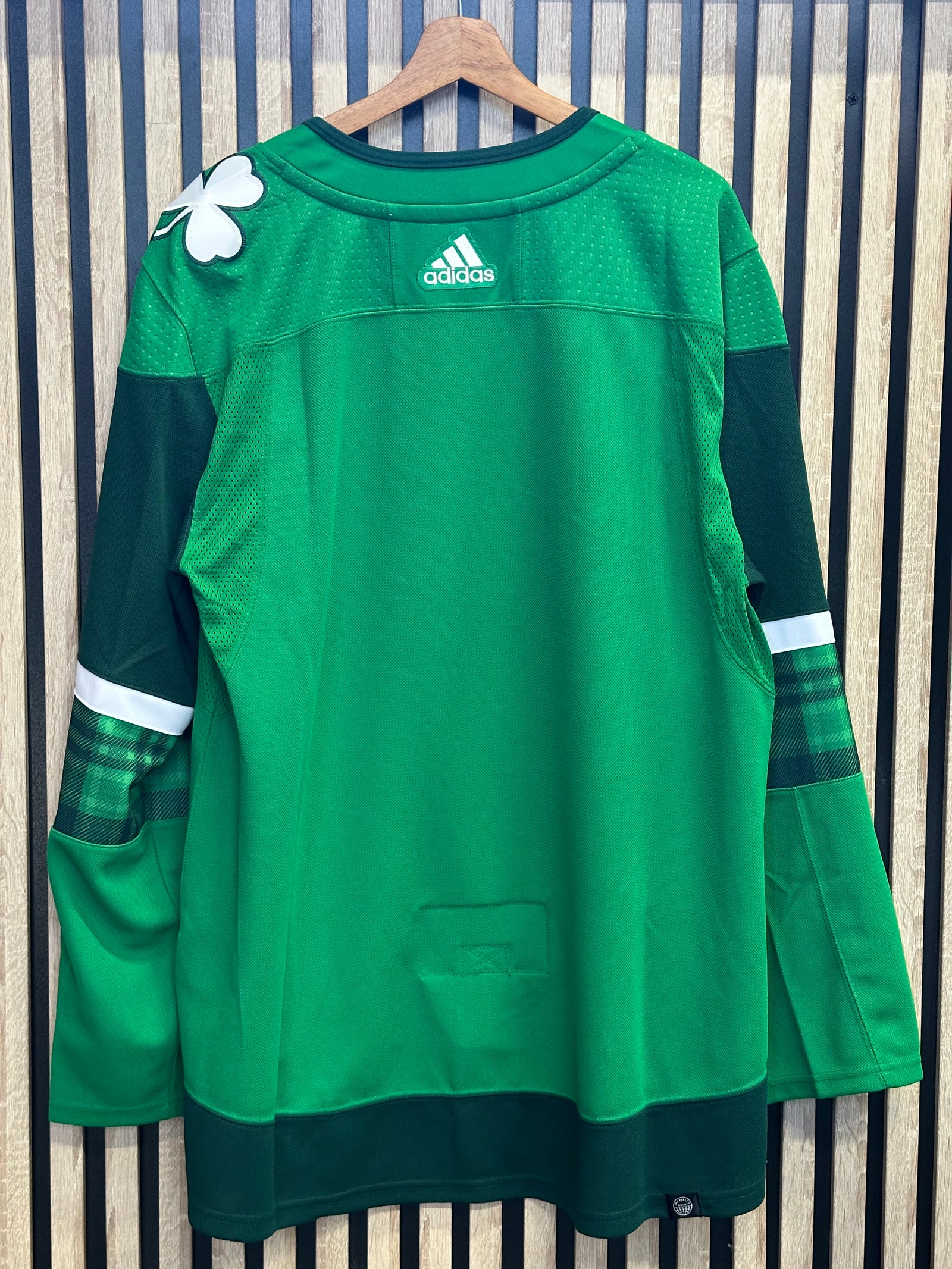 Adidas Calgary Flames vert à détails tartan - vue arrière