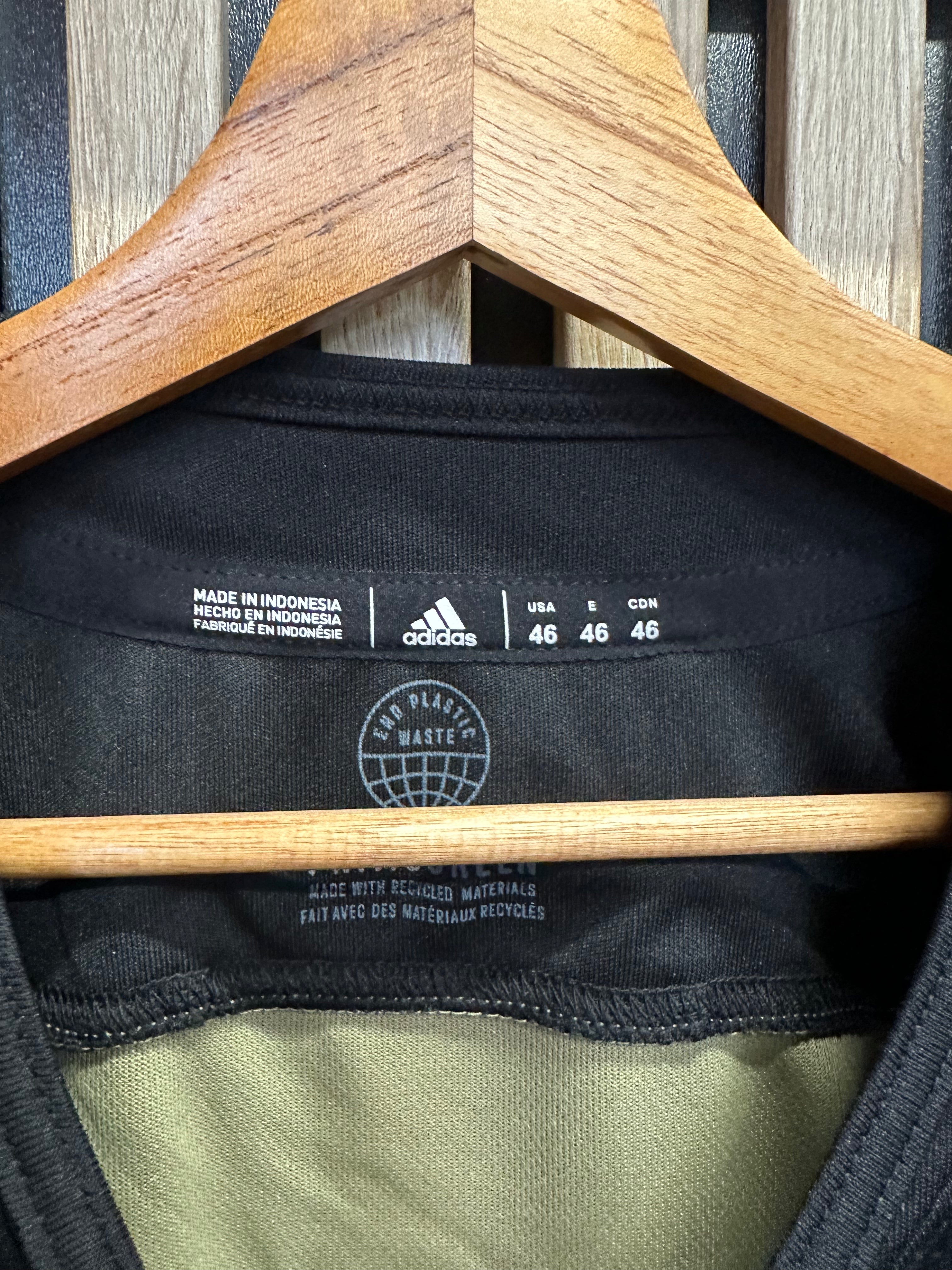 Adidas Chicago Blackhawks kaki et noir - étiquette de taille
