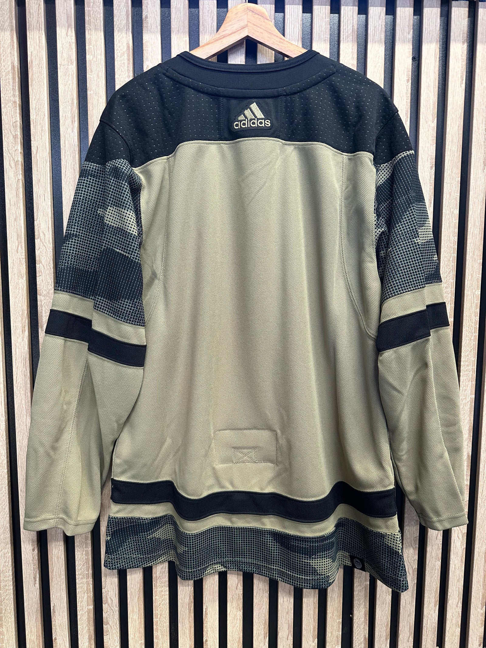 Adidas Chicago Blackhawks kaki et noir - vue arrière
