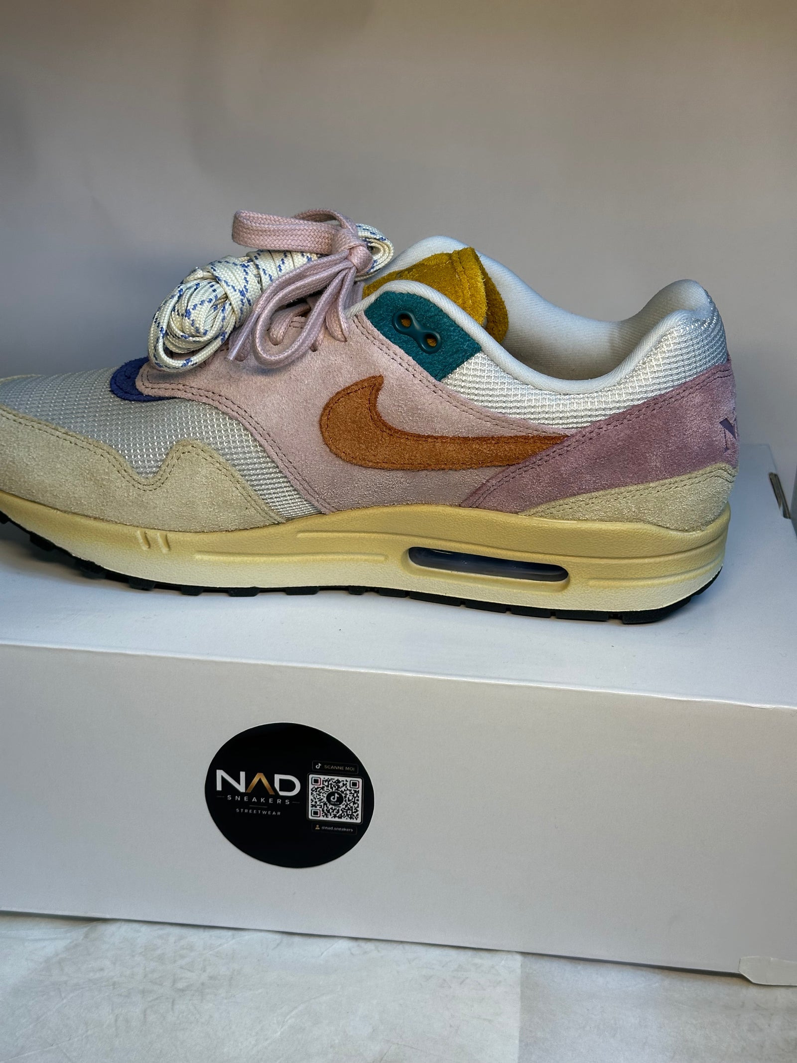 Nike Air Max 1 rose, crème et multicolore - vue 3