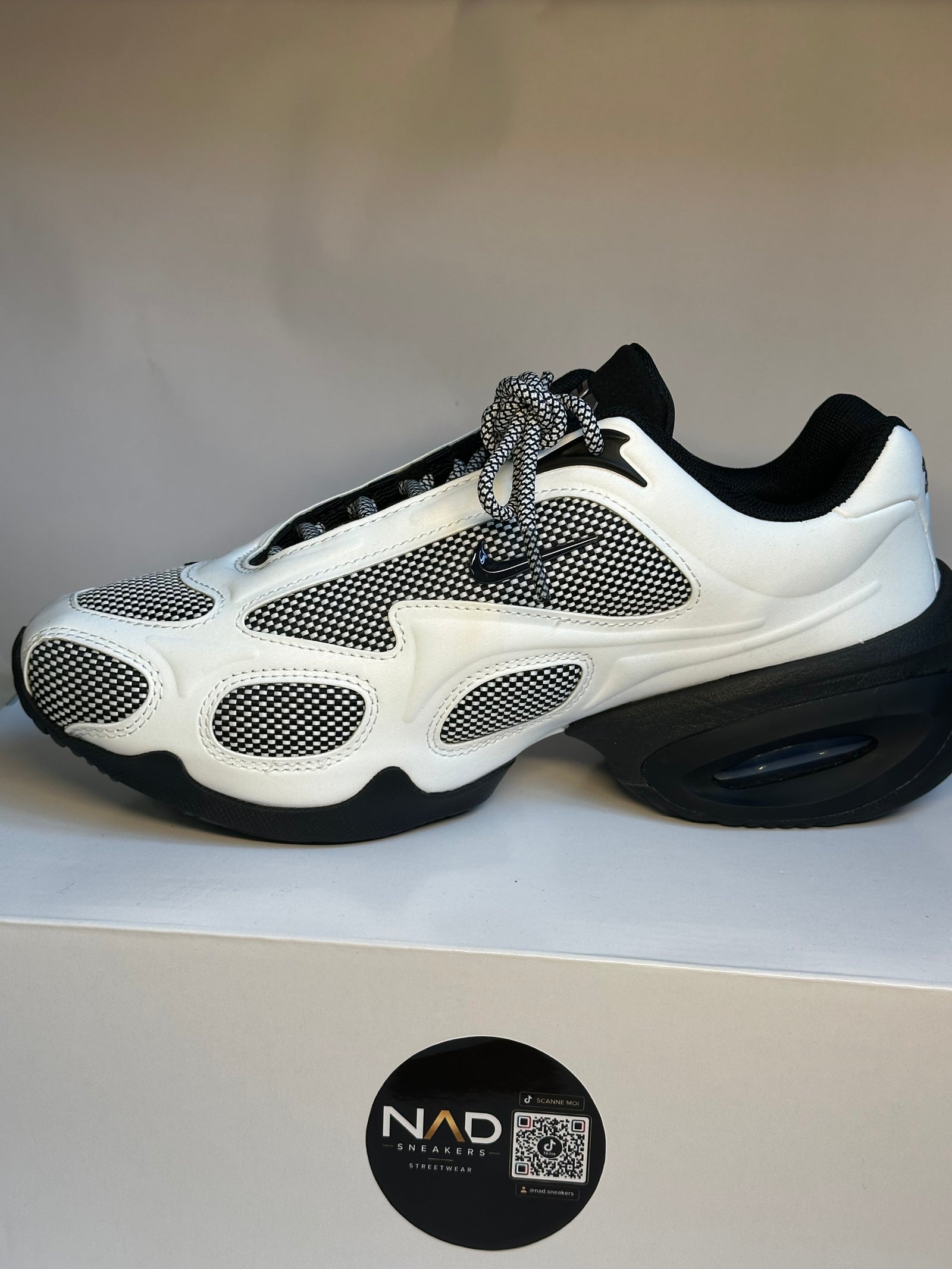 Nike Air Max Muse blanche et noire - vue 3