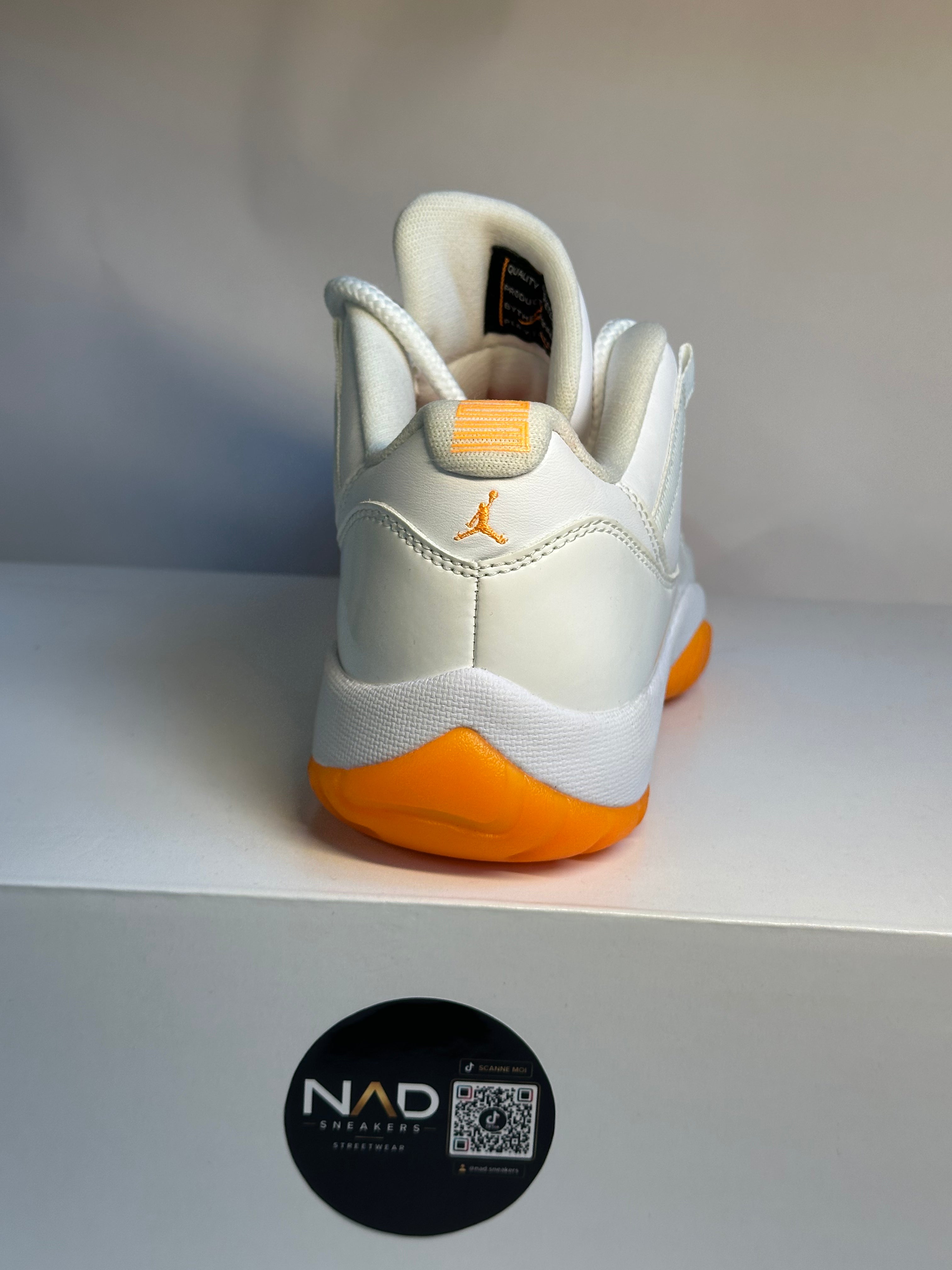 Air Jordan 11 Retro Low Bright Citrus - dos
