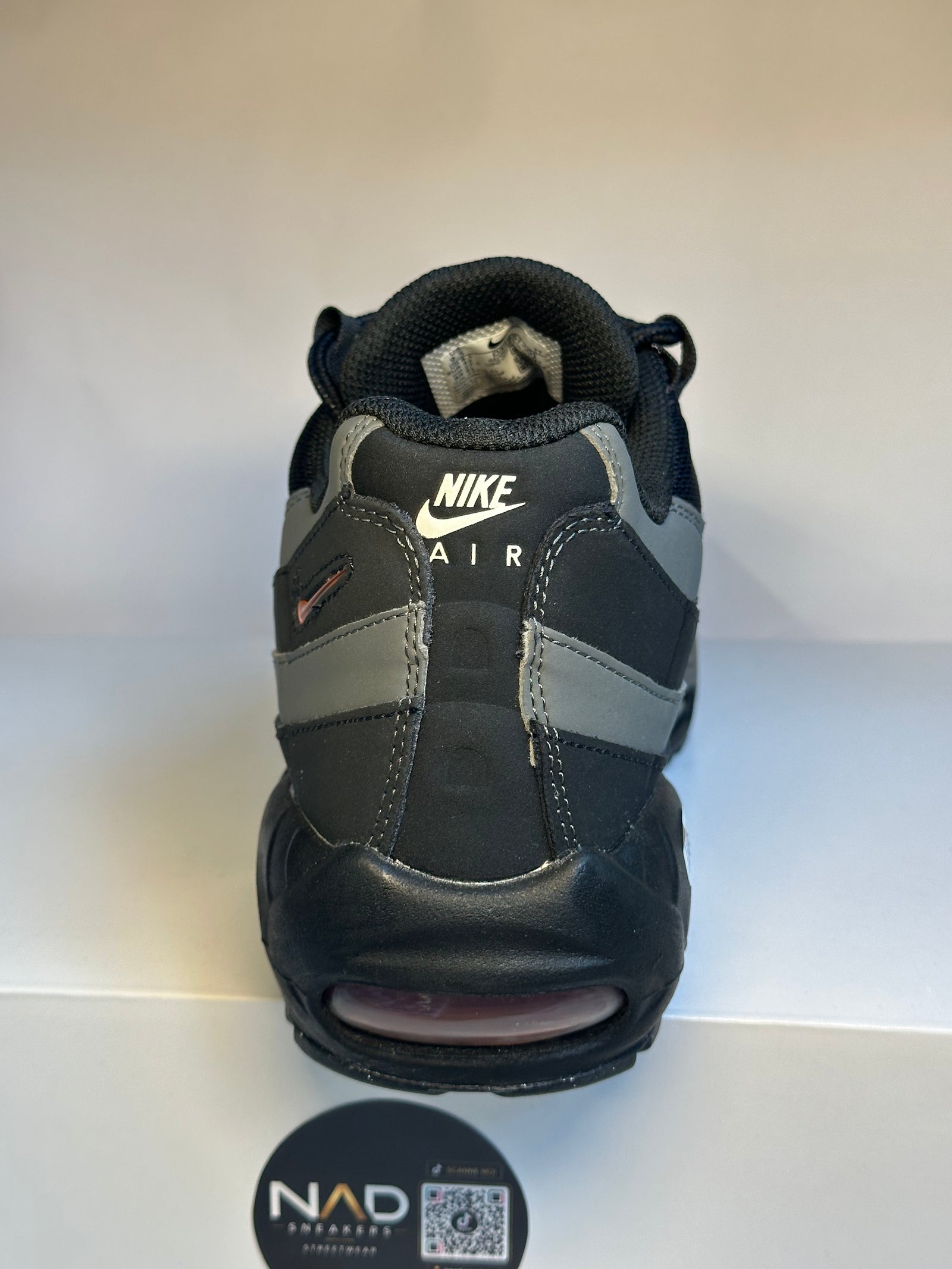 Nike Air Max 95 noire, grise et orange - dos