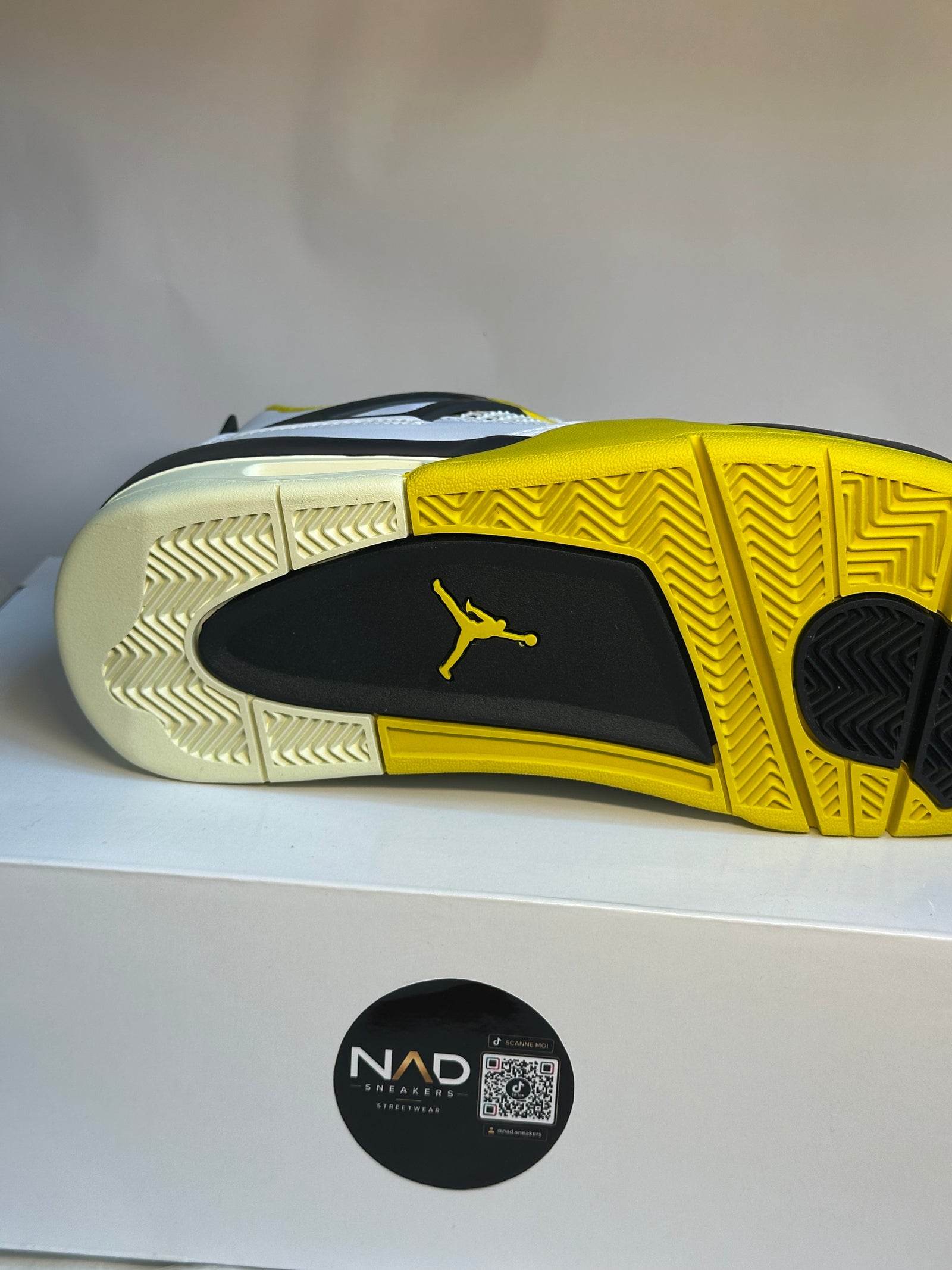 Air Jordan 4 blanche et jaune - vue 2