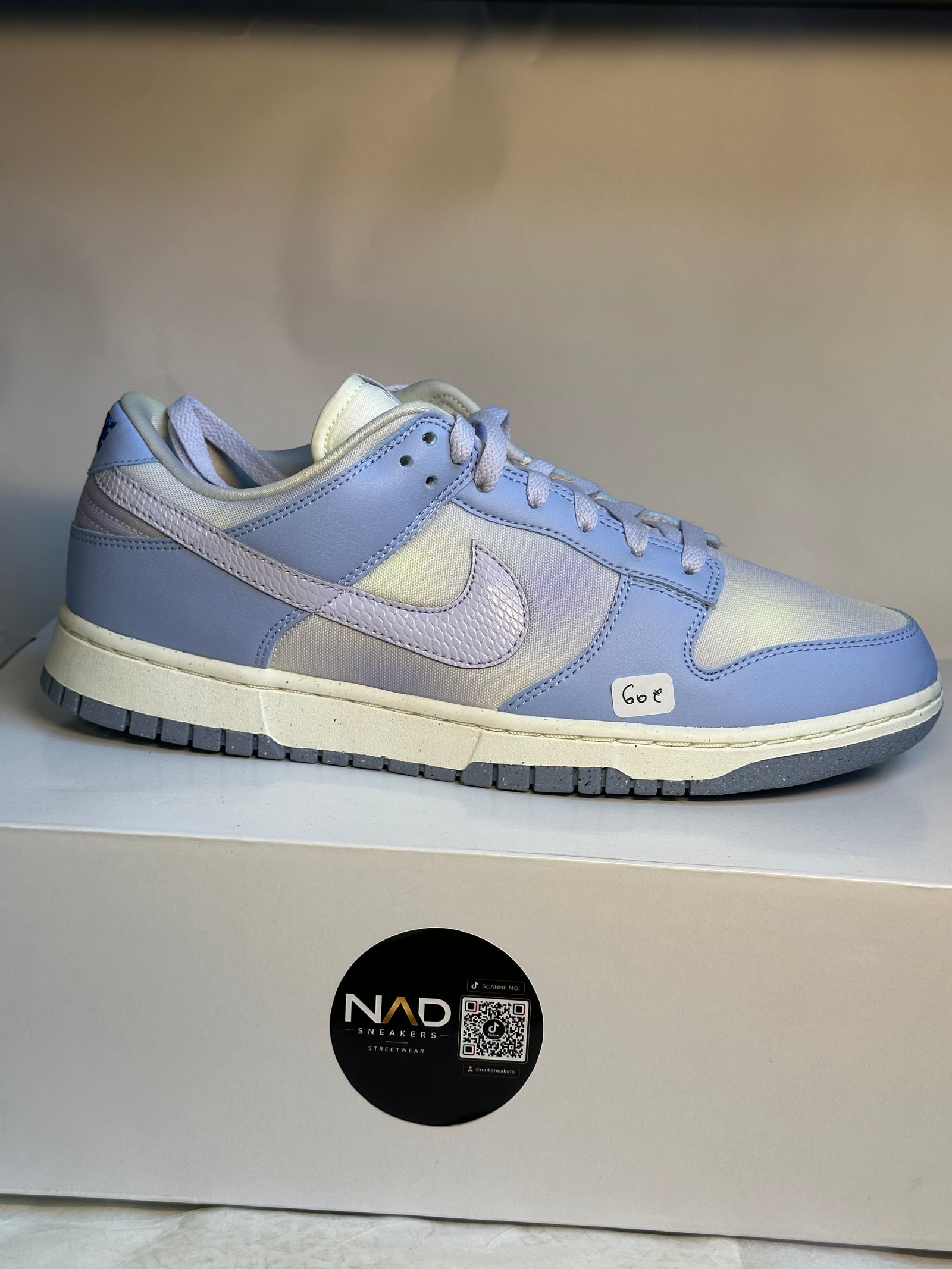 Nike Dunk Low Blue Airbrush - profil pointant vers la droite