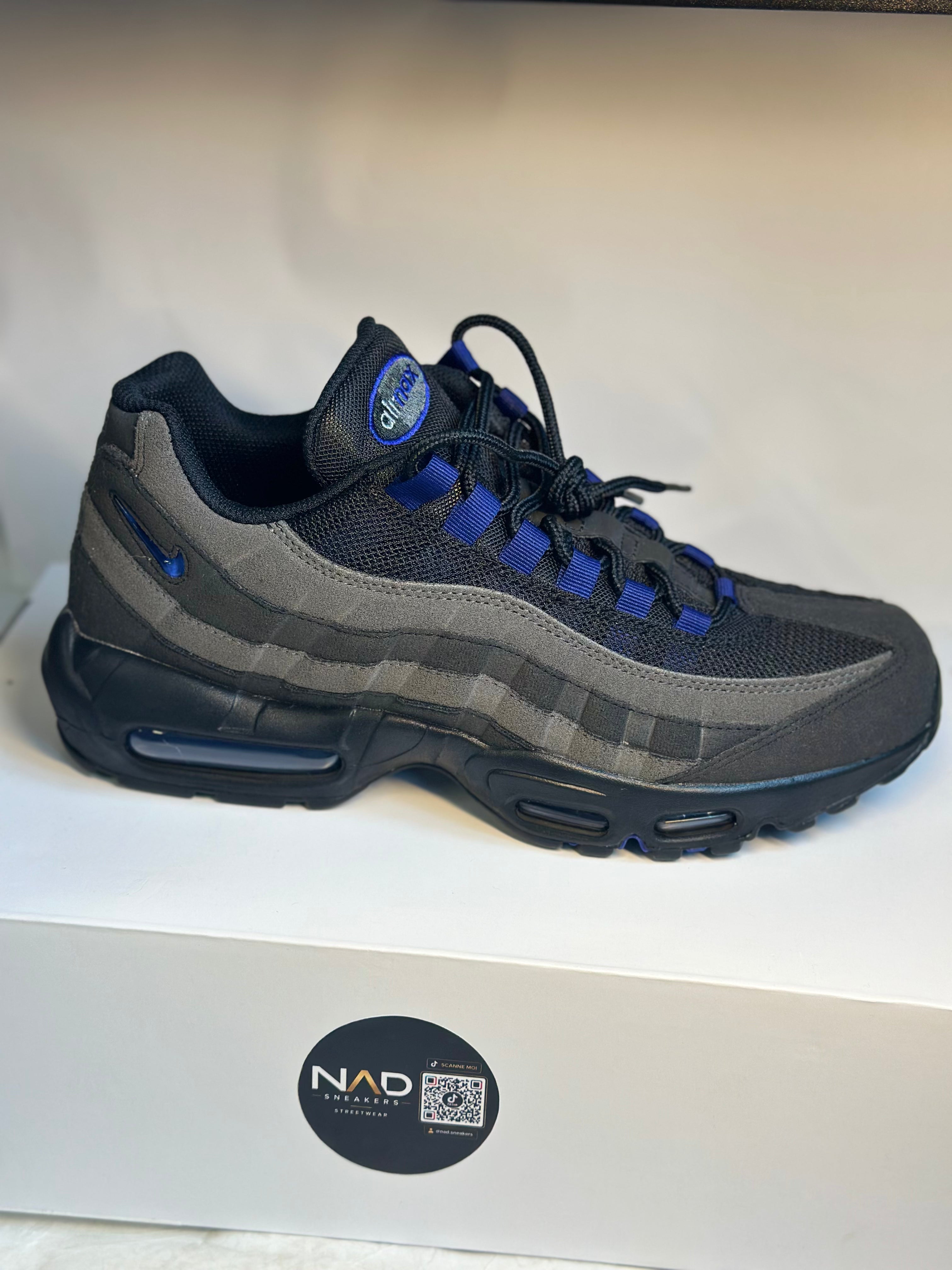 Nike Air Max 95 bleu foncé et noire - vue 1