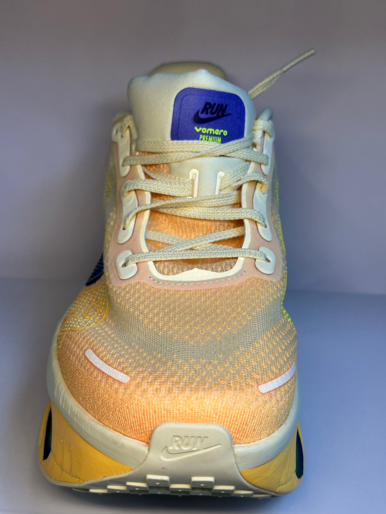 Nike Vomero Premium jaune et orange - face