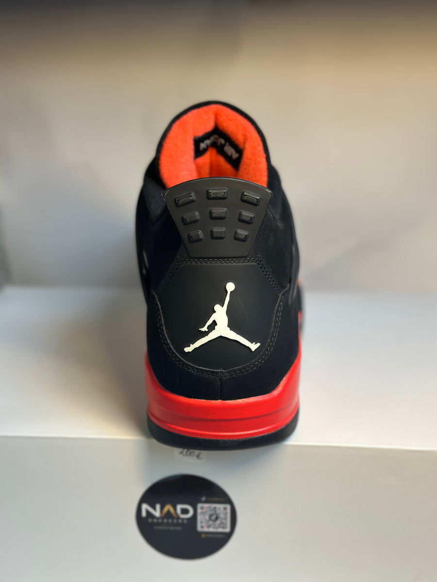 Air Jordan 4 noire et rouge 4