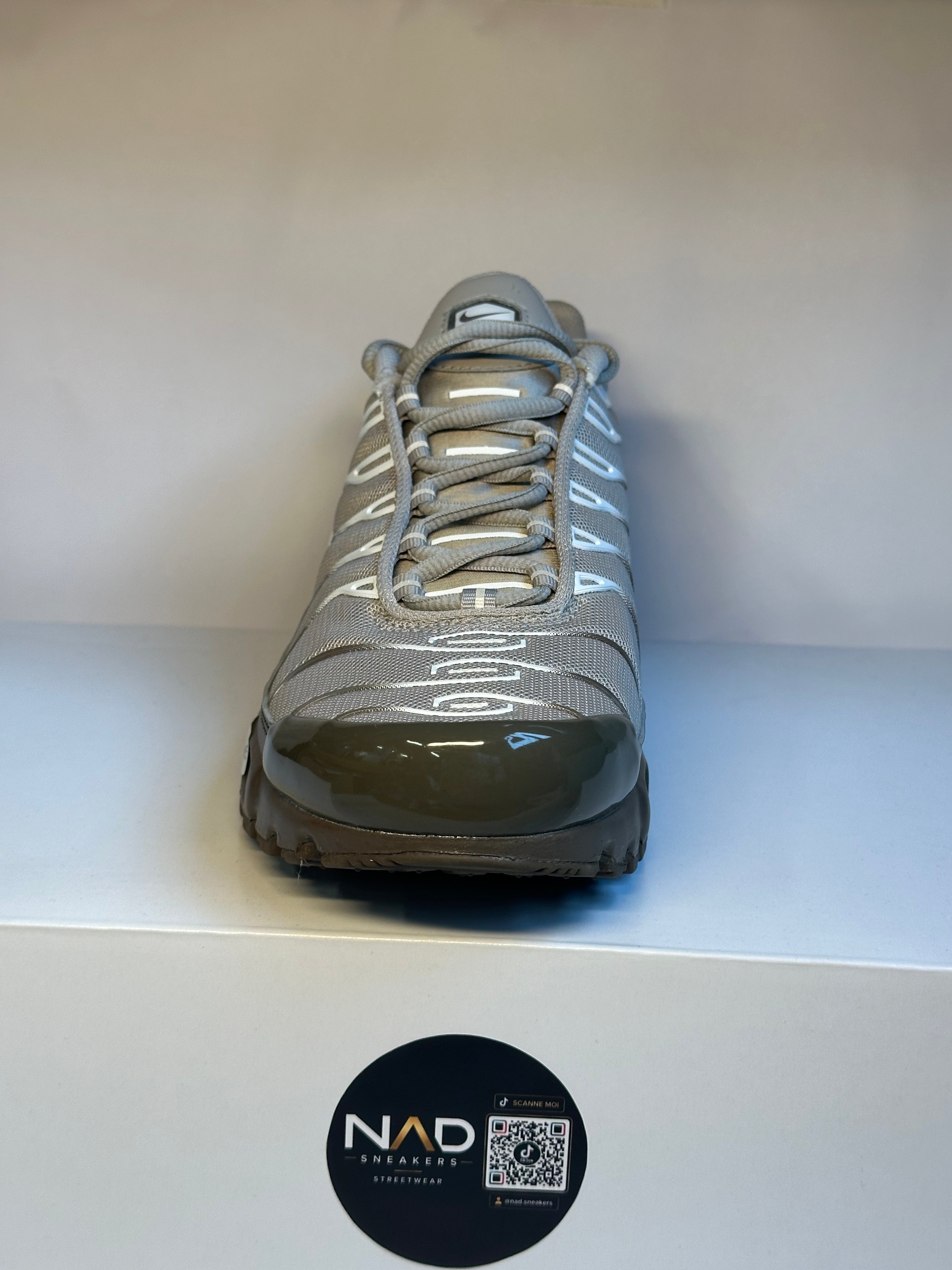 Nike Air Max Plus TN marron et grise - face