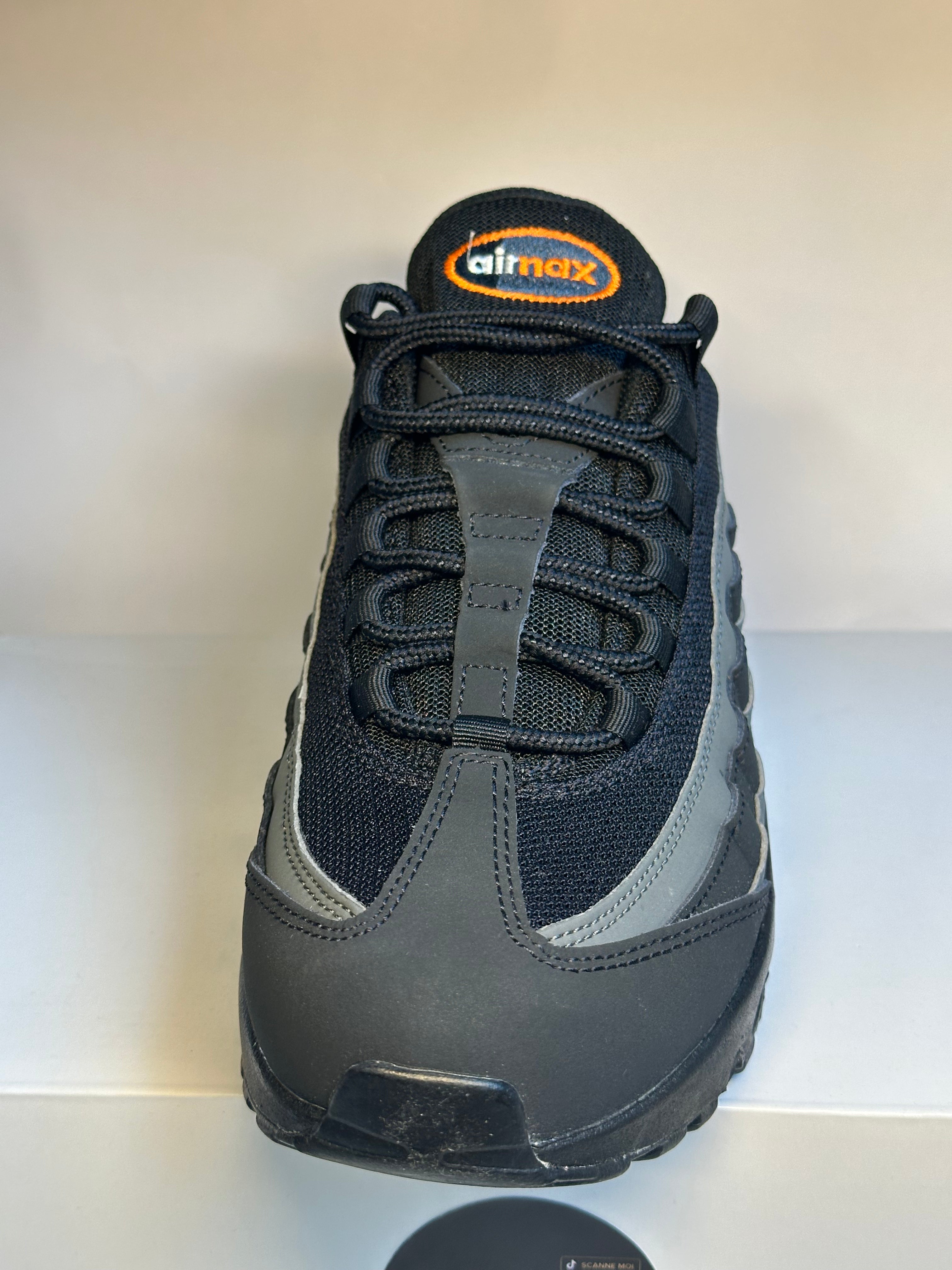 Nike Air Max 95 noire, grise et orange - face