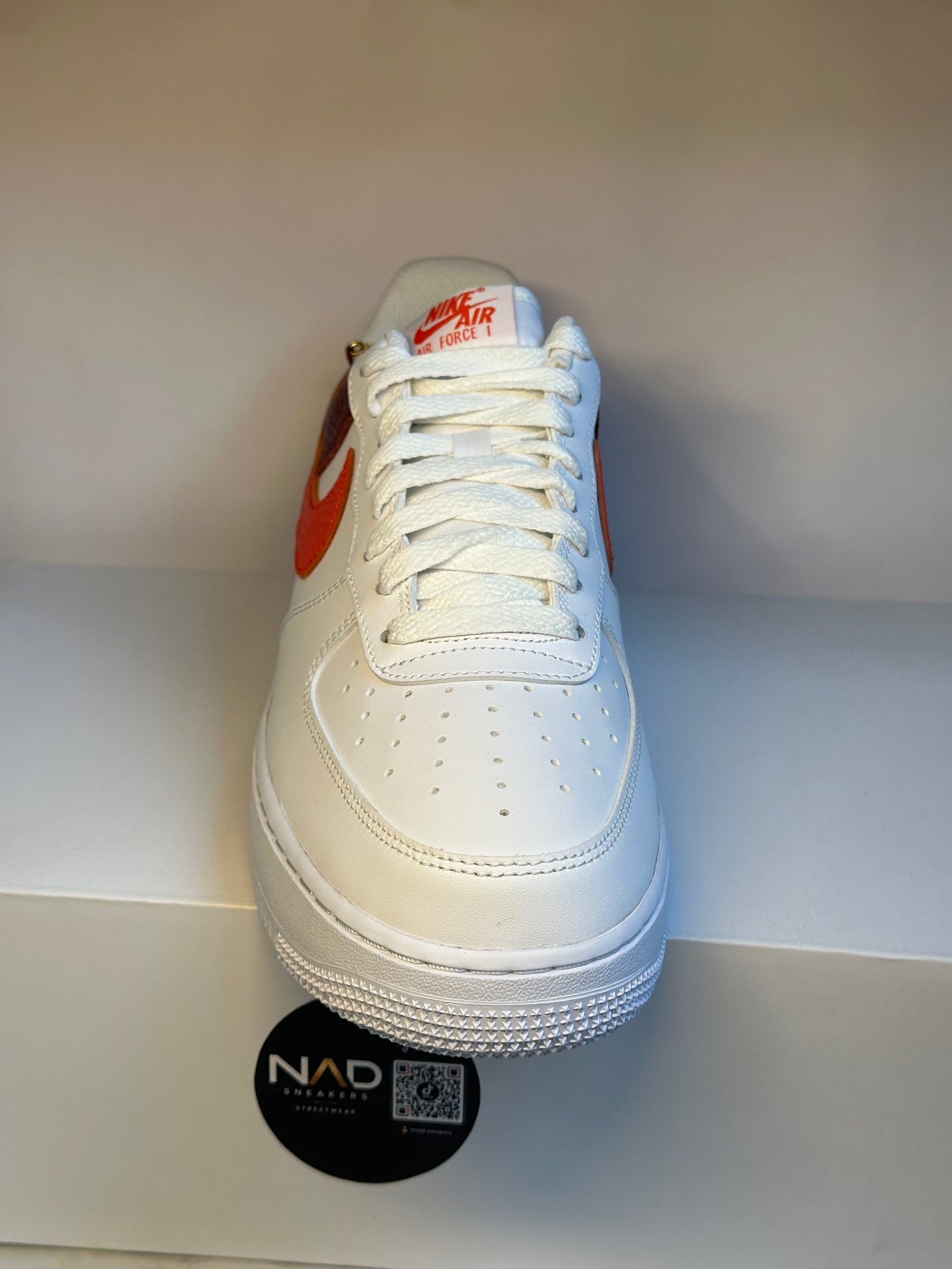 Nike Air Force 1 Low blanche, rouge et bordeaux - face