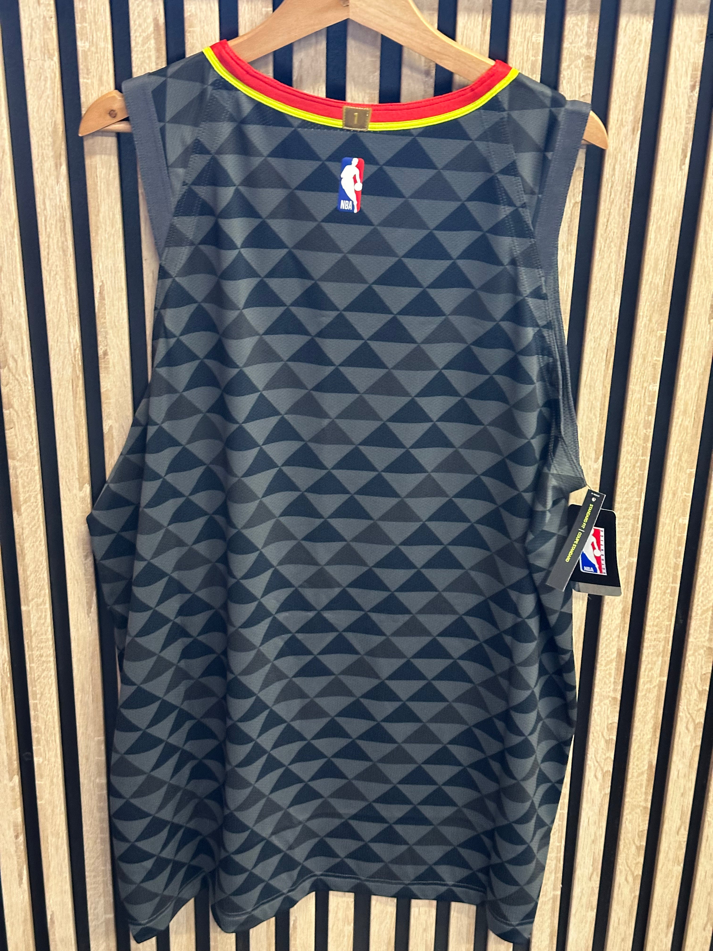 Nike Atlanta Hawks noir et gris à motifs géométriques - vue arrière
